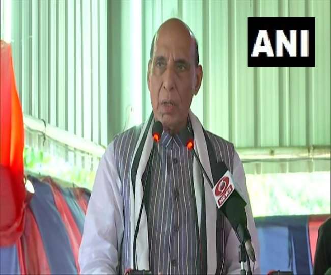 असम में राजनाथ सिंह ने सीमा के पास 12 सड़कों का किया उद्घाटन।
