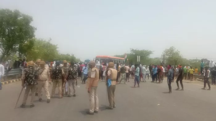Yamuna Expressway Latest Update: दिल्ली एनसीआर से यूपी-बिहार जाने वाले हो जाएं सतर्क
