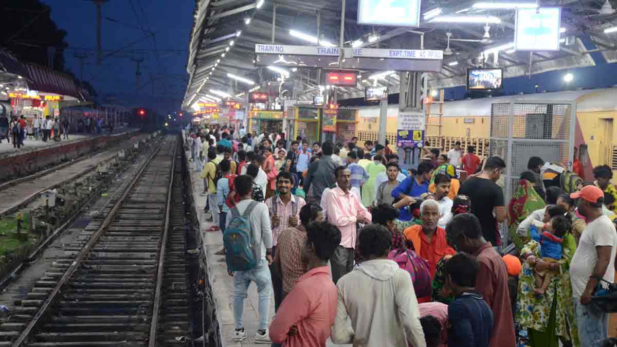 https://www.jagranimages.com/images/newimg/17062022/17_06_2022-train_22813232.jpg
