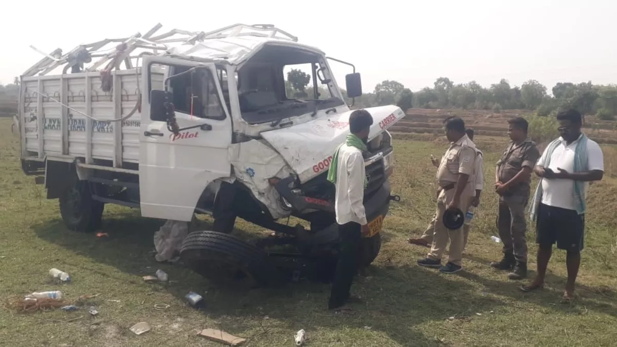 Bokaro Accident बोकारो-पुरुलिया हाइवे पर अनियंत्रित होकर पलटी मालवाहक गाड़ी  दो की मौत; चार घायल - Goods Vehicle overturned uncontrolled on Bokaro  Purulia highway Bokaro Accident