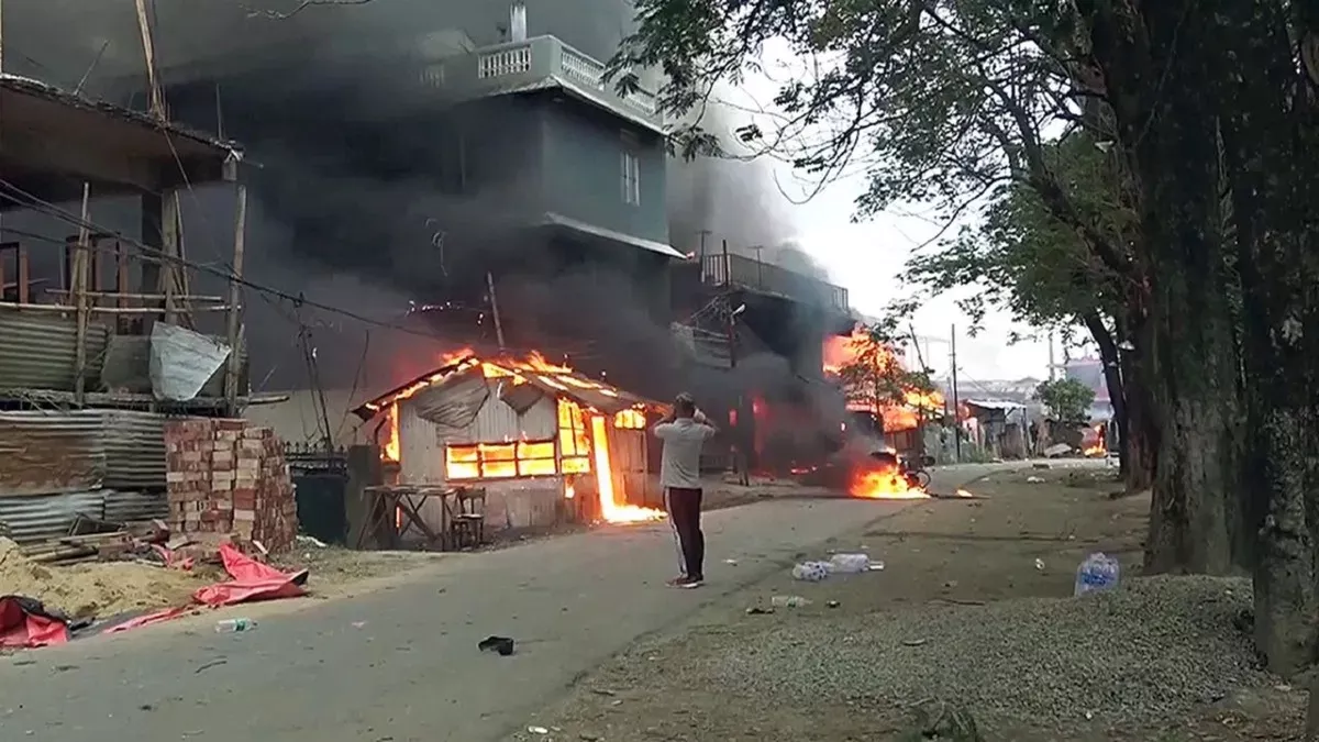 Manipur Violence: इंफाल में BJP नेताओं के घरों को जलाने की कोशिश, कल भीड़ ने फूंका था केंद्रीय मंत्री का आवास