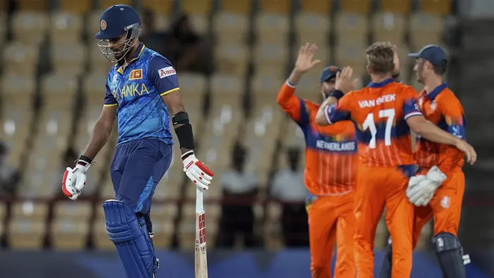 दासुन शनाका अपने 100वें टी20 इंटरनेशनल मैच में शून्य पर आउट हुए