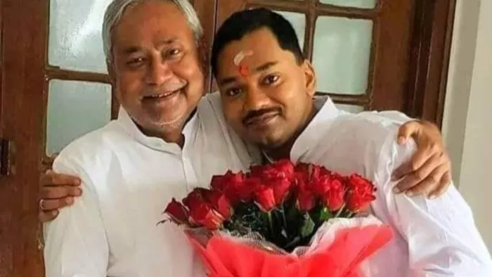 जदयू में उठ रही निशांत को सक्रिय राजनीति में लाने की मांग