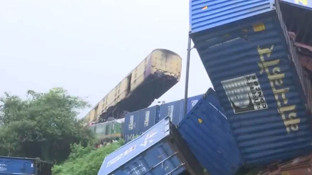 https://www.jagranimages.com/images/newimg/17062024/17_06_2024-train_accident_23740782.jpg