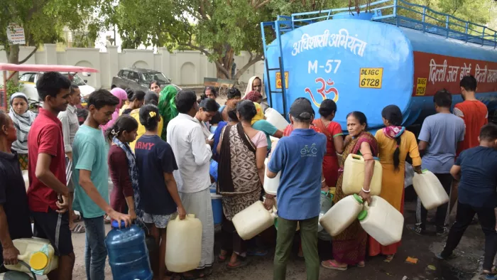 दिल्ली के वीआईपी इलाकों में पानी की किल्लत।