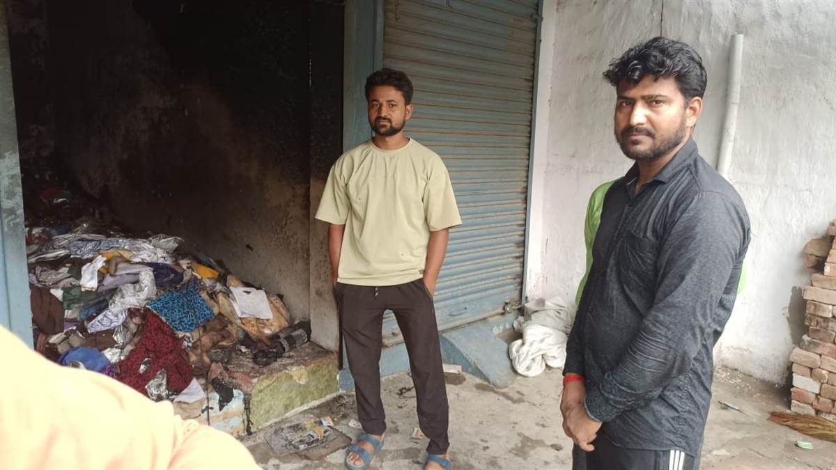 fire in sant kabir nagar clothing store short circuit causes havoc