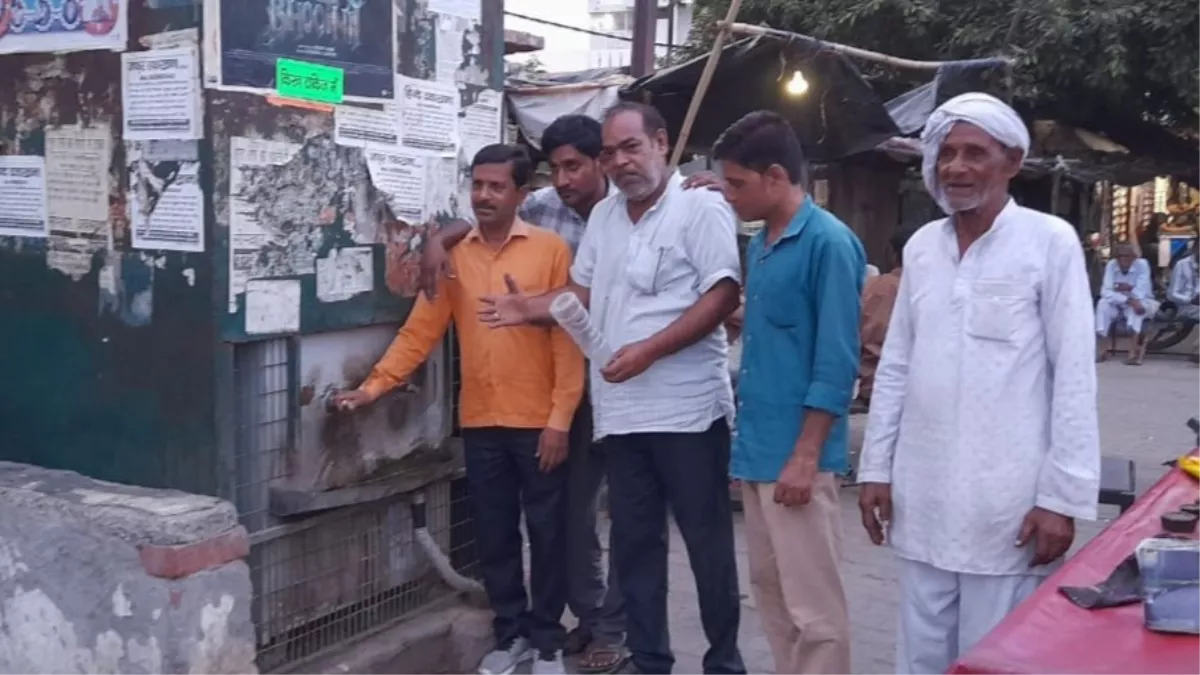 Bulandshahr News: भीषण गर्मी में ठंडे पानी को तरस रहे राहगीर, वॉटर कूलर खराब
