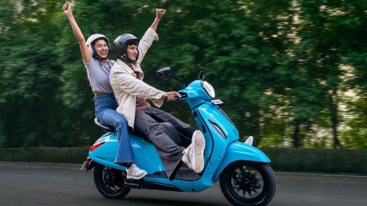 https://www.jagranimages.com/images/newimg/17062025/17_06_2025-bajaj_chetak_3001_01863_23966088.jpg