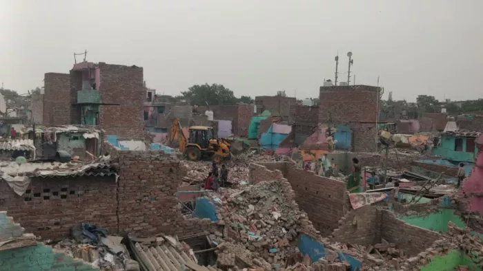 Bulldozer Action: जेलरवाला बाग क्षेत्र में एक हजार झुग्गियां तोड़ी गईं।