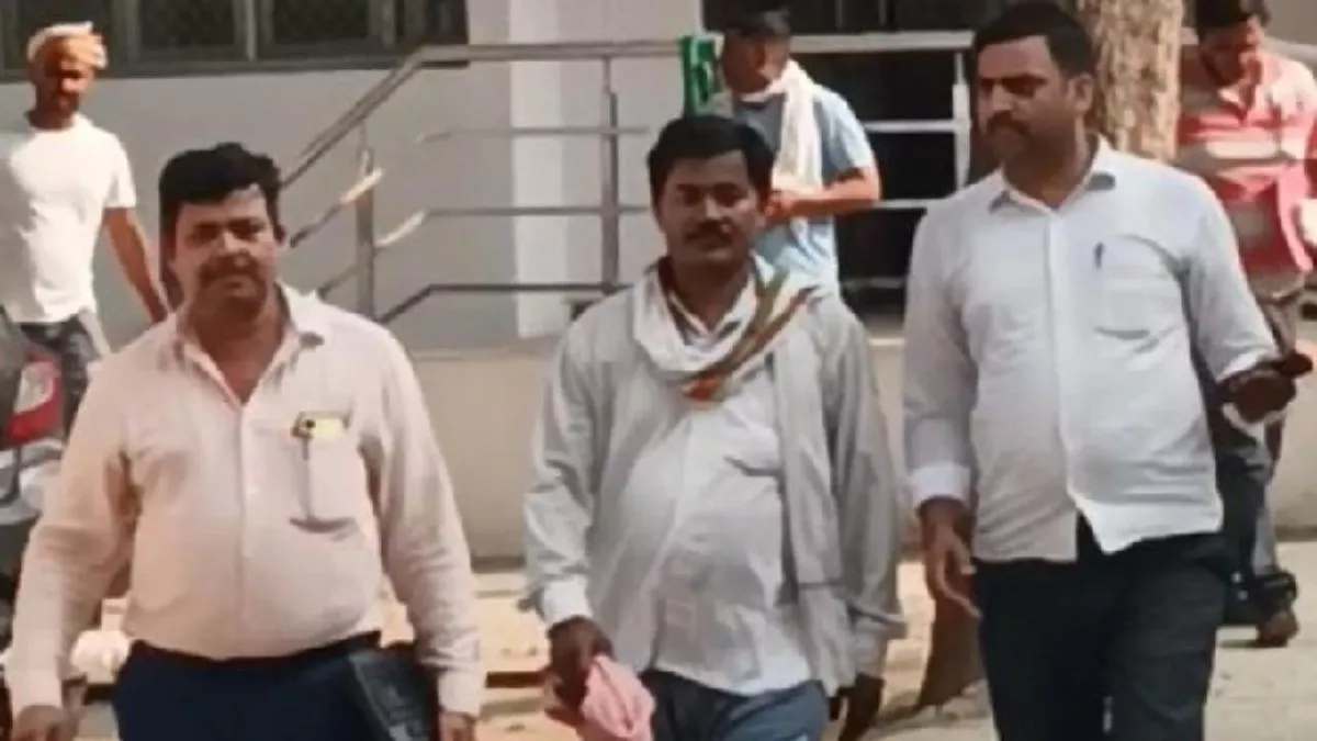 UP News: एंटी करप्शन टीम ने लेखपाल को पांच हजार रिश्वत लेते दबोचा, निलंबित