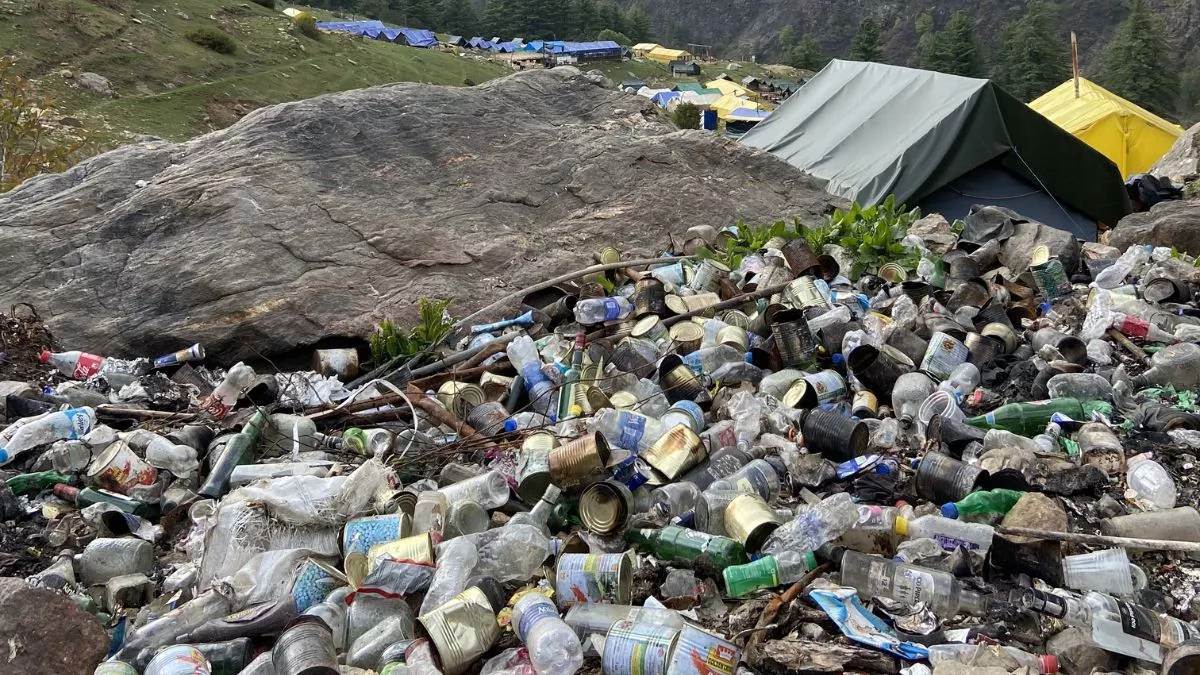 https://www.jagranimages.com/images/newimg/17062025/17_06_2025-srinagar_dumping_ground_23966425.jpg