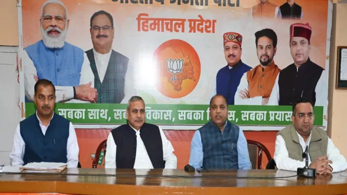 शिमला में बोर्डों व निगमों के अधिकारियों के साथ बैठक करते सौदान सिंह (बायें से दूसरे)।सौ. ट्विटर