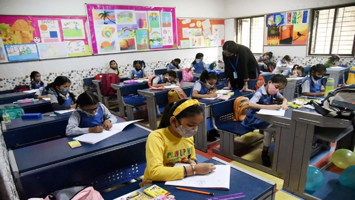 शिक्षण को महत्ता देने का समय, ताकि टापर्स भी बनना चाहें टीचर