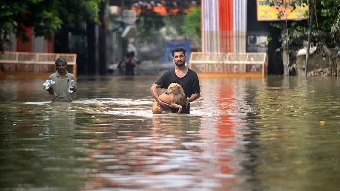 दिल्ली में आई बाढ़ से कई इलाके हो गए जलमग्न।