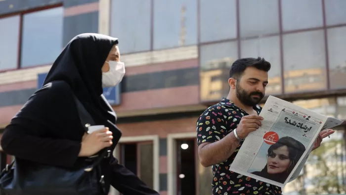 Iran Hijab Row: ईरान में फिर लौटा सख्त हिजाब नियम, सड़कों पर 'नैतिकता पुलिस' रख रही कड़ी नजर