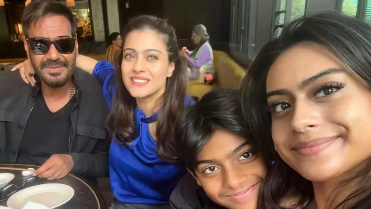 Ajay Devgn- Kajol: अजय देवगन ने फैमिल के साथ शेयर की आउटिंग की फोटो, काजोल  के लुक पर टिकी लोगों की नजरें - Ajay Devgn spend quality time with Kajol,  Nysa Devgn