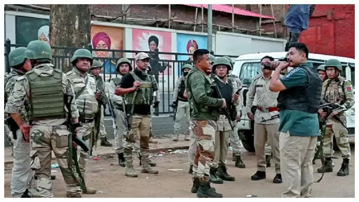 मणिपुर में बिजली के उखाड़े गए पोल से बनाए हथियार (फाइल फोटो)