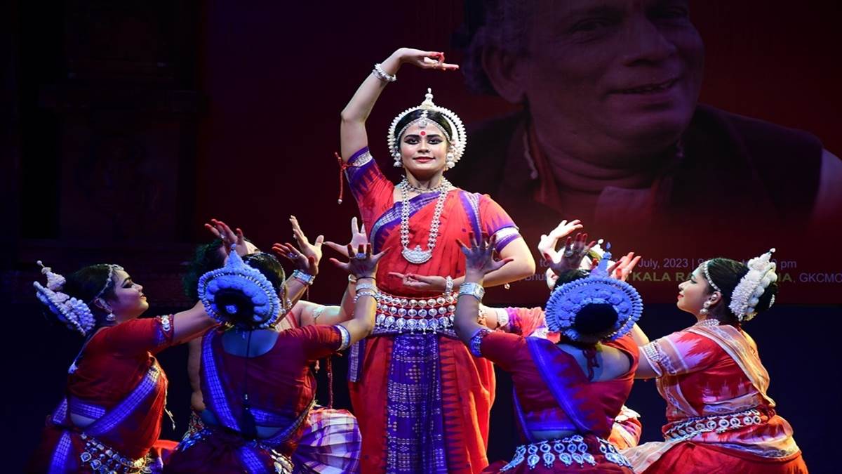 on the concluding day of the 37th tribute ceremony dance enthralled the audience odissi dance enthralled the audience