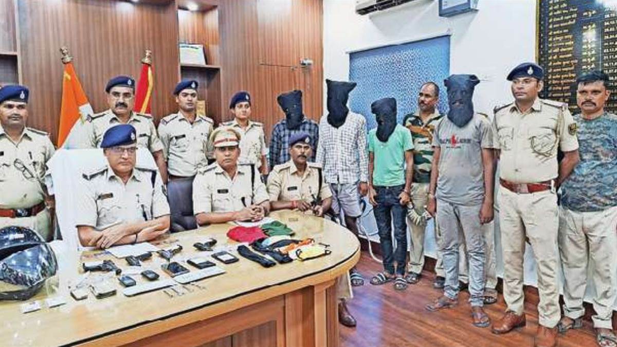 Bihar : प्रेमिका के शौक पूरा करने के लिए लूट-पाट, लड़की के इशारे पर चलने वाले बदमाश गैंग का पर्दाफाश