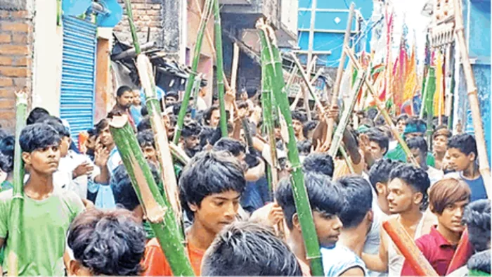 पीरपैंती बाजार के जुलूस में शामिल अकीदतमंद l फोटो- जागरण