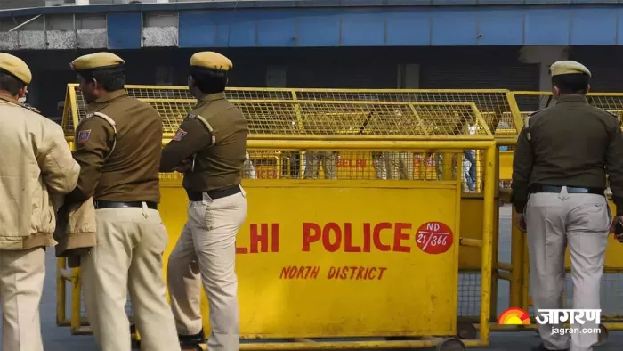 दिल्ली पुलिस की वर्दी बदलने पर चल रहा विचार।