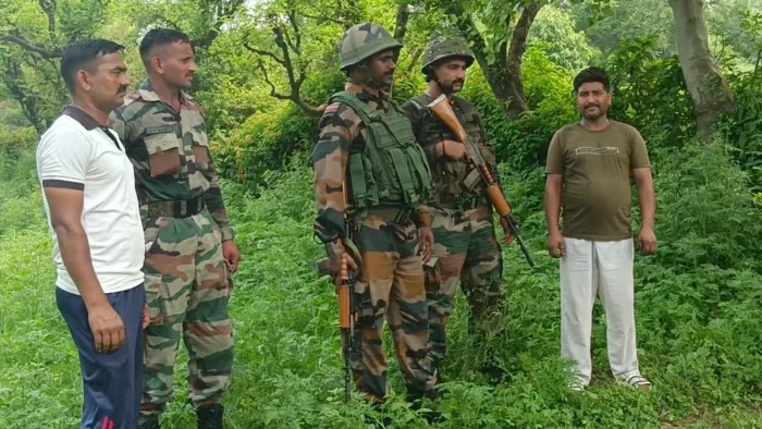 नगरोटा के नदोर गांव में दिखा संदिग्ध, सेना ने चलाया तलाशी अभियान।