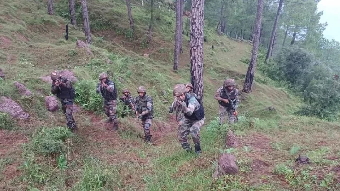 Jammu Terror Attack: जम्मू संभाग में आतंकियों की तलाश में जुटे सुरक्षाकर्मी