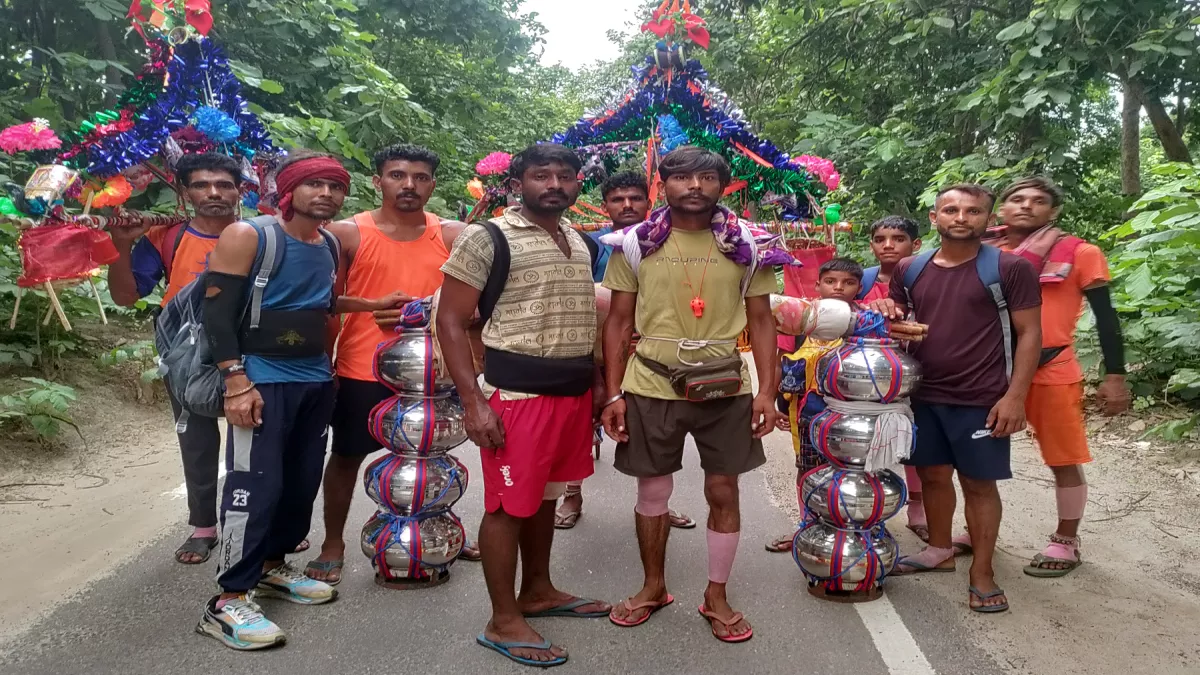 Kanwar Yatra: हरिद्वार से 135 लीटर गंगजल लेकर शिवालय की ओर बढ़ रहे भोले, गंगनहर पटरी पर भक्तिमय माहौल