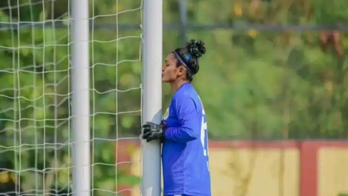 indian goalkeeper aditi chauhan announces retirement from football