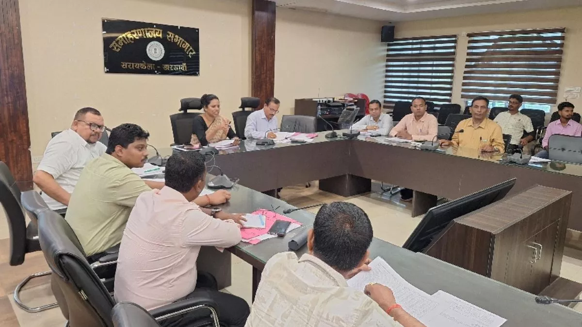 उप विकास आयुक्त का कम राशन वितरण करने वाले डीलरों पर कार्रवाई करने का आदेश, बोले- लाभुकों को मिले पूरा राशन