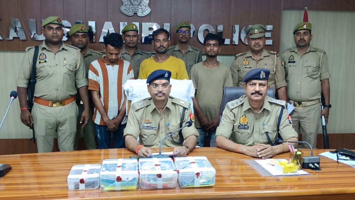 police arrested three accused jewellery shop theft case in deviganj kaushambi