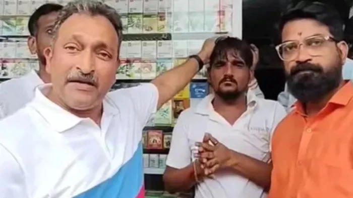 मनसे कार्यकर्ताओं ने दुकानदार को पीटा (फोटो सोर्स- सोशल मीडिया)