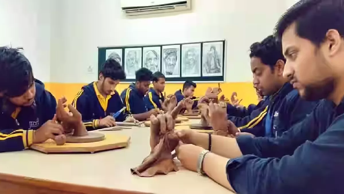विचार: मानसिक स्वराज भी आवश्यक है, ज्ञान-व्यवस्था को पुनर्जीवित करना होगा