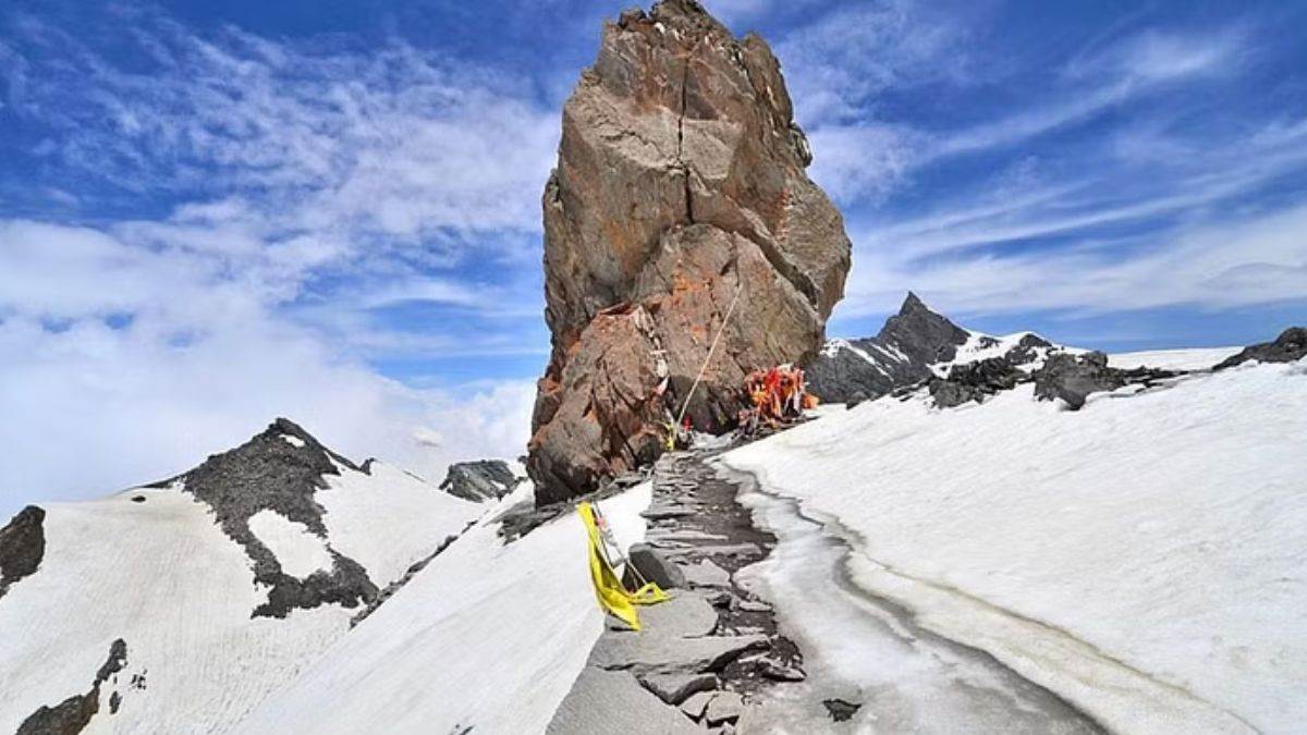 https://www.jagranimages.com/images/newimg/17072025/17_07_2025-shrikhand_mahadev_yatra_23986435.jpg