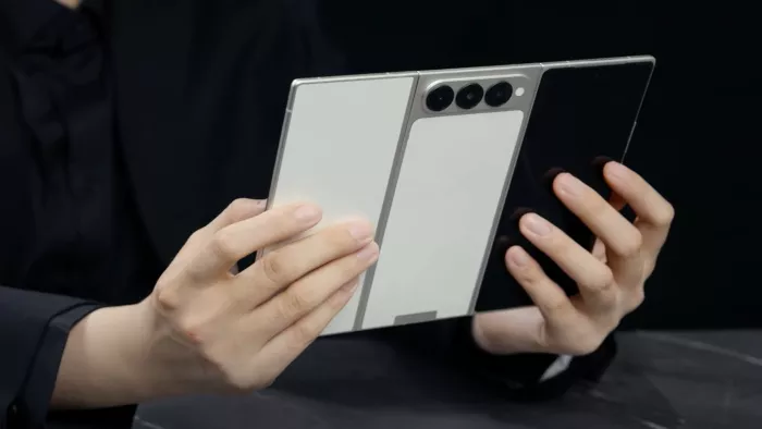 Tecno Phantom Ultimate G Fold Concept फोन को पेश किया गया है।