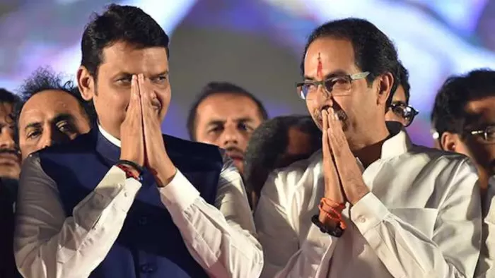 उद्धव ठाकरे ने सीएम देवेंद्र फडणवीस से मुलाकात की है।