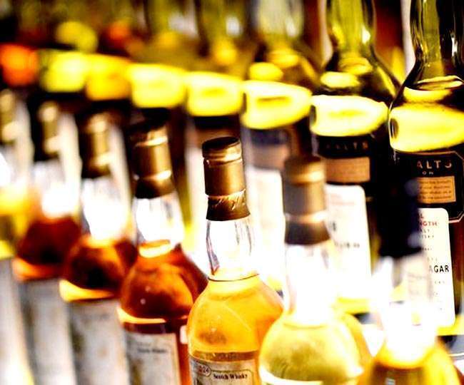 अम्ब पुलिस ने टकारला मोड़ पर मीट अंडे की दुकान से 10 बोतल शराब बरामद की है।