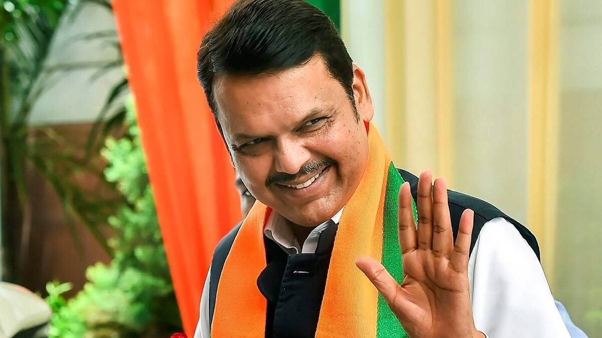 महाराष्‍ट्र के उपमुख्‍यमंत्री और वरिष्‍ठ नेता देवेंद्र फडणवीस