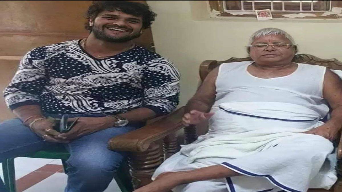https://www.jagranimages.com/images/newimg/17082022/17_08_2022-khesari_with_lalu_22986031.jpg