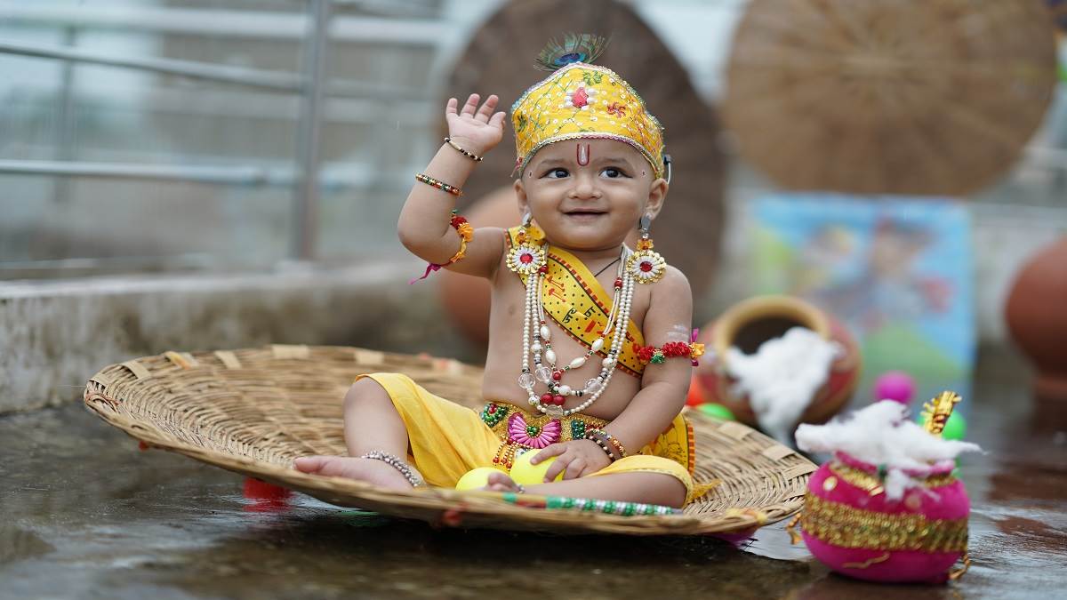 Janmashtami 2022: जन्माष्टमी पर बच्चों को बनाना है कान्हा और राधा तो पहनाएं ये ड्रेस, हर कोई होगा मोहित