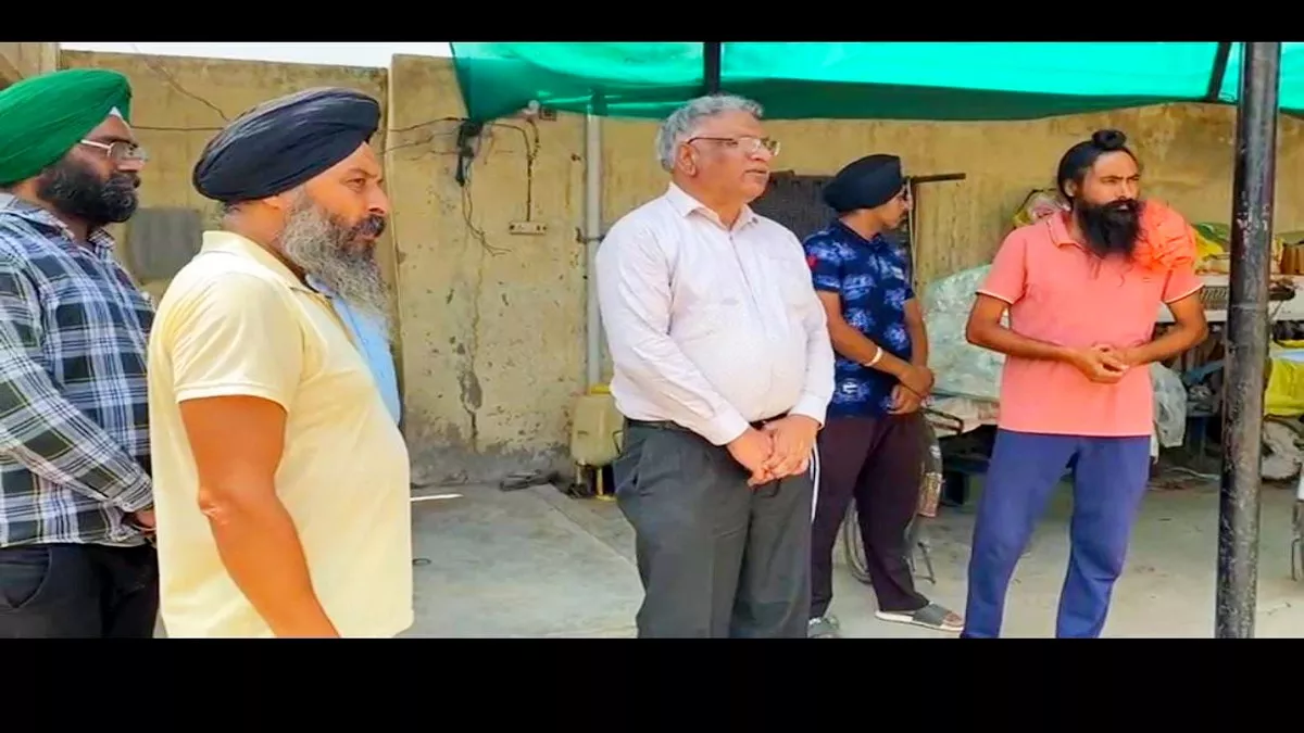 Punjab Lumpy Skin: डायरेक्टर पशु पालन विभाग ने किया रुपनगर के गांवों का दौरा, वैक्सीन लगाने के दिए निर्देश