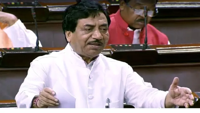 मध्य प्रदेश से डा.सत्यनारायण जटिया को सदस्य बनाकर उनका कद बढ़ाया गया है