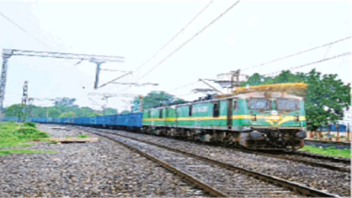 Indian Railways: पटरी पर दौड़ी 3.5 किमी लंबी ये मालगाड़ी, 295 डिब्बों में लदा 27,000 टन माल