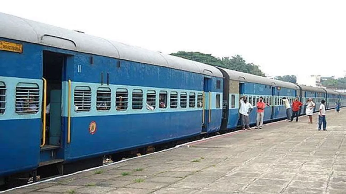 Madhya Pradesh: गहरी नींद में थे सभी मुसाफिर, रात 1 बजे लगा झटका और हिल गई पूरी ट्रेन; कई यात्री हुए घायल