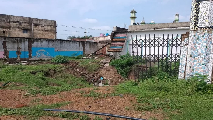 जामा मस्जिद परिसर में जोरदार आवाज के साथ बना गोफ।