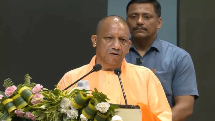 मुख्यमंत्री योगी आदित्यनाथ ने अवैध वाहन स्टैंडों को लेकर फिर सख्ती दिखाई है।