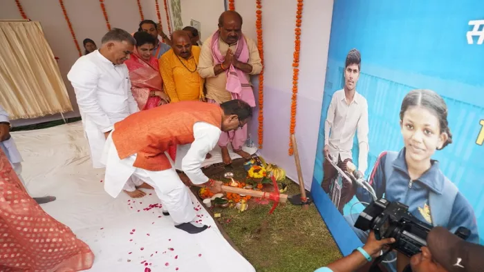 सीएम शिवराज ने सीएम राइज विद्यालय का भूमिपूजन भी किया।