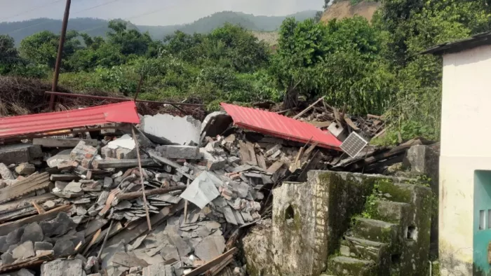 भूस्खलन की जद में आया देहरादून का जाखन गांव, जमींदोज हुए कई मकान