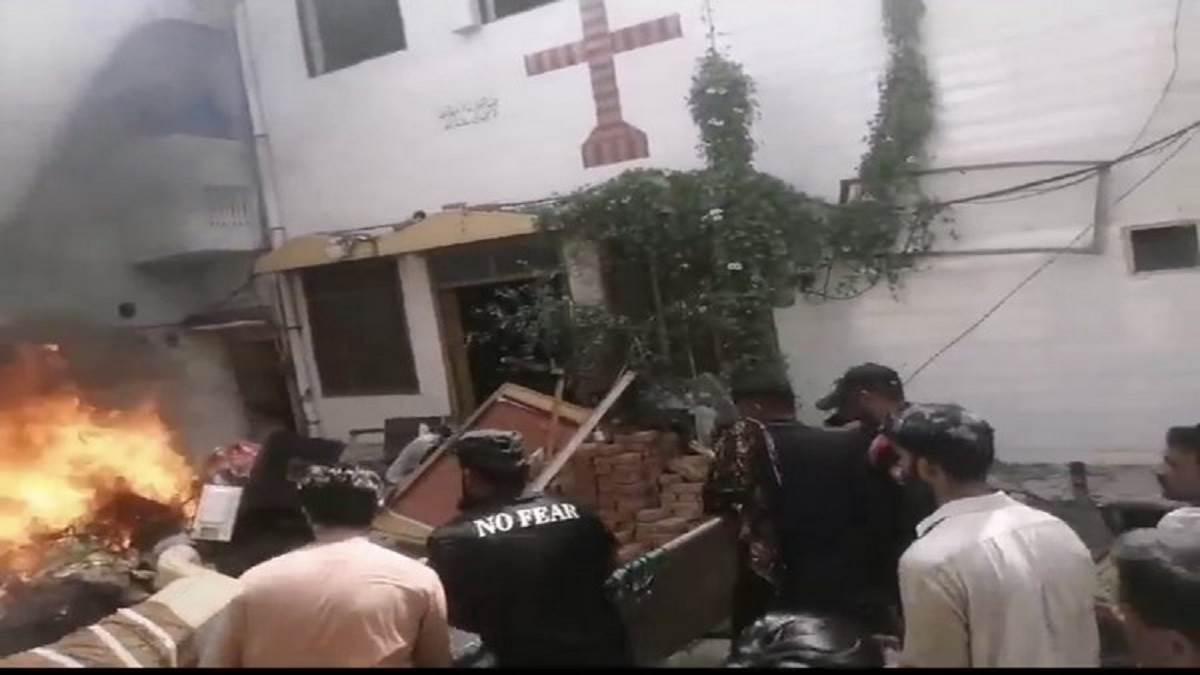 https://www.jagranimages.com/images/newimg/17082023/17_08_2023-pakistan_church_23503581.jpg