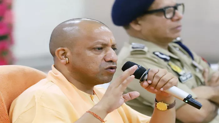 मुख्यमंत्री योगी आदित्यनाथ ने जन शिकायतों के प्रति संवेदनशील रहने के लिए अधिकारियों को निर्देशित किया है।